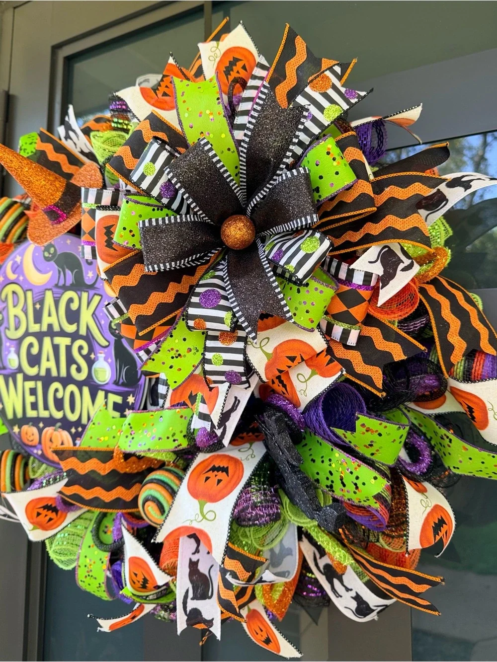 Black Cats Welcome Halloween Wreath – Whimsical Witch Hat 🐈‍⬛